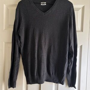 Old Navy Men’s Gray V-Neck Sweater Classic Knit